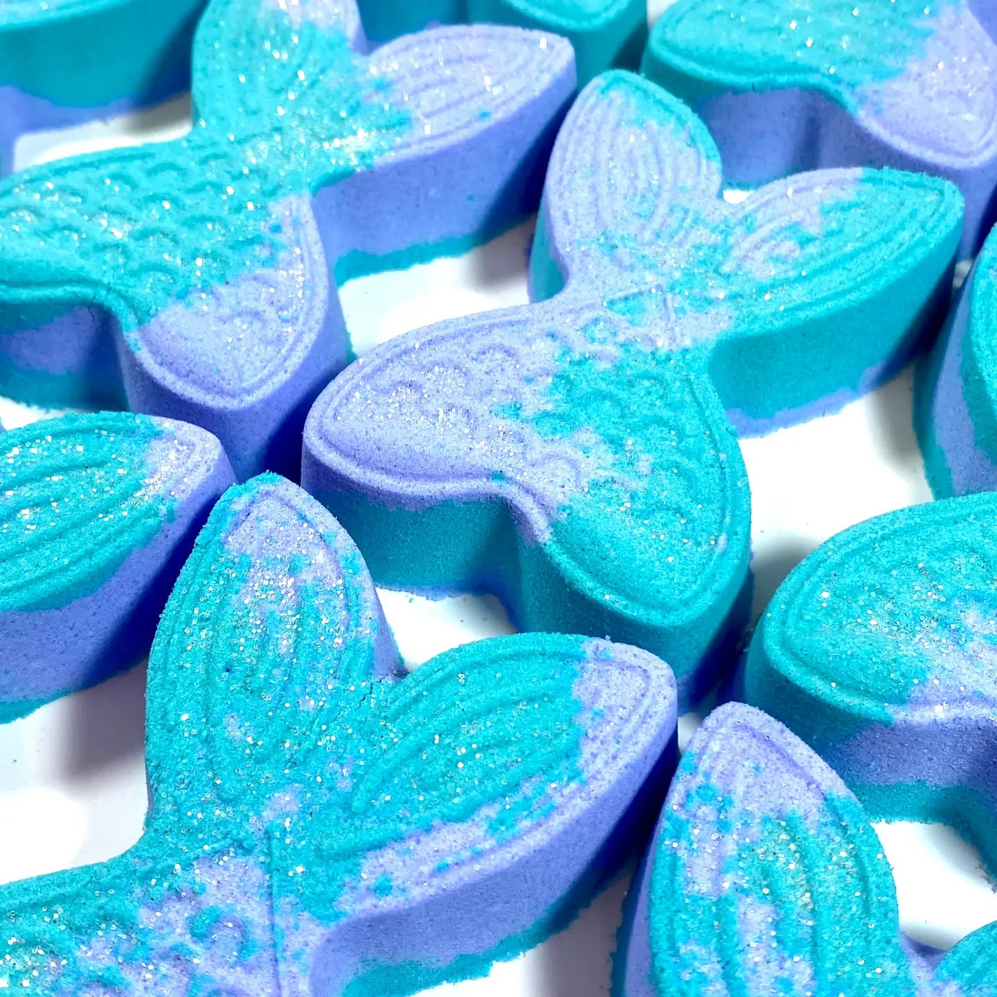 Mermaid tail bath bomb